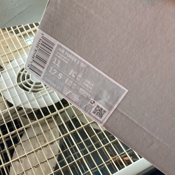 AIRFORCES all white low tops - Picture 4 of 4